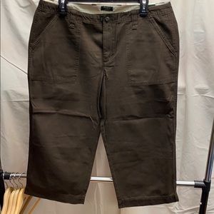 NWT 16P Eddie Bauer Vashon fit capris brown
